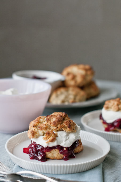 some don’t like it hot – pistachio shortcakes w ginger-cherry compote