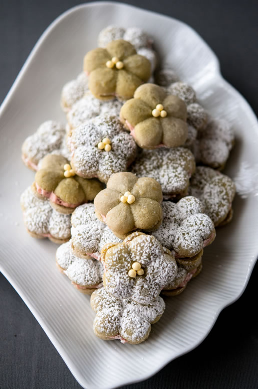 blossoms afar – matcha almond cookies w raspberry filling