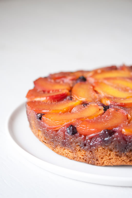 easy pretty – nectarine-blueberry upside down cake