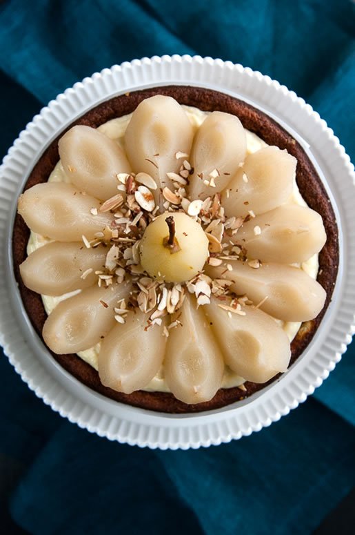 sweet & short – white chocolate cake w vanilla poached pears