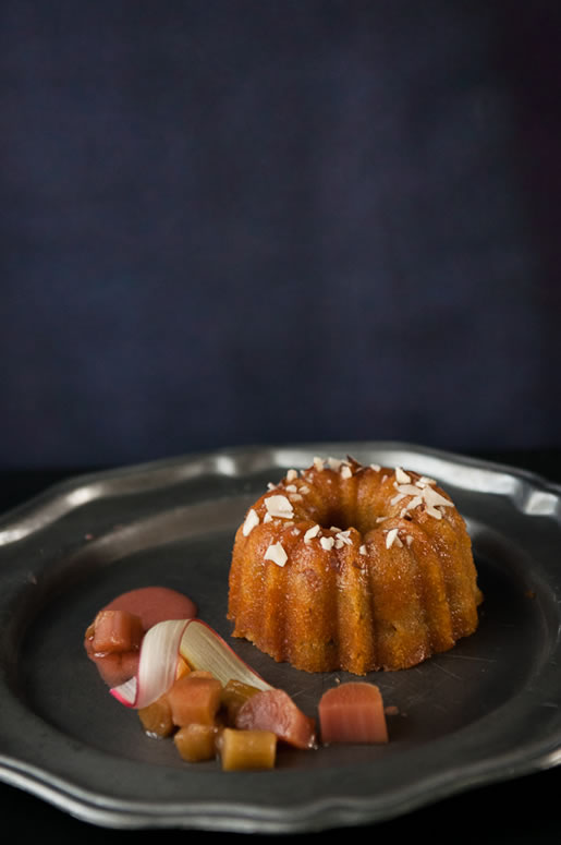 sugar differential – rhubarb almond honey cakes